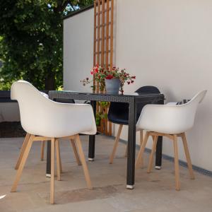 Zdjęcie z galerii obiektu Pannonia Appartements 2 w mieście Neusiedl am See