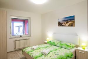 En eller flere senge i et værelse på VIP Apartment Kavo + 45 billeder