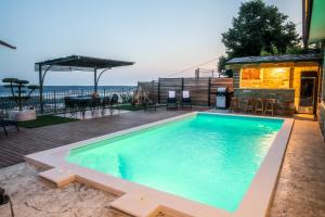 Swimmingpoolen hos eller tæt på VIP Apartment Kavo