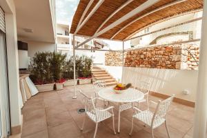 Balkón alebo terasa v ubytovaní Da Riva Suite & Pool - Housea
