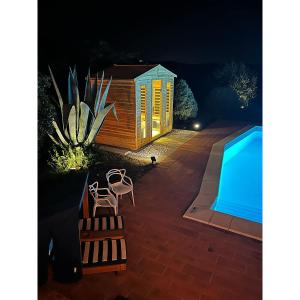 Bazén v ubytovaní Villa Casa Collina Castelfalfi with amazing salt waterpool & AIRCO & VIP service alebo v jeho blízkosti