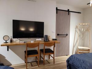 Televiisor ja/või meelelahutuskeskus majutusasutuses Good Day Homestay