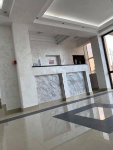 a lobby with marble walls and a counter in a building at Pensiunea DeeaMar in Năvodari