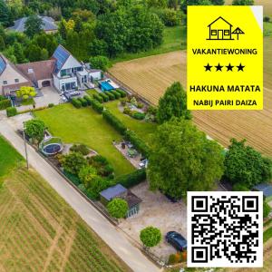 una vista aérea de una casa con patio en Vakantiewoning Hakuna Matata, en Geraardsbergen