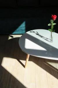 a table with a vase with a rose in it at Keros Escape Residencies in Kalliópi