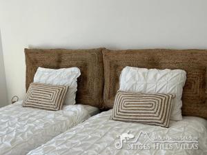 Ένα ή περισσότερα κρεβάτια σε δωμάτιο στο Stunning views to sea from Modern Villa El Mirador near Sitges
