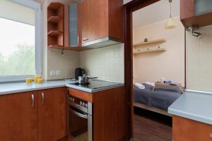 Kuchyňa alebo kuchynka v ubytovaní Gdansk Zabianka Sztormowa Apartment with 1 Bedroom by Noclegi Renters