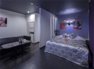 HOTEL xcell客房内的一张或多张床位