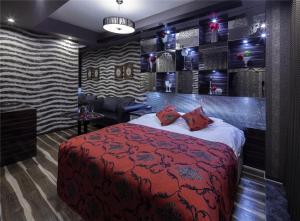 HOTEL xcell客房内的一张或多张床位