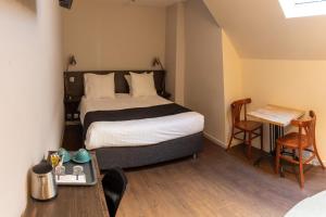Postel nebo postele na pokoji v ubytování Résidence-Hotel Le Quinze Grand Place Brussels