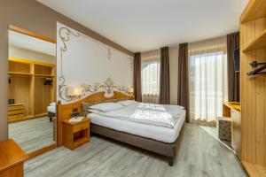 Postel nebo postele na pokoji v ubytování Hotel Vittoria - Ricarica l'anima