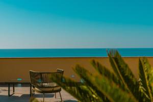 a chair and a table in front of a wall at Taliammari in Cefalù