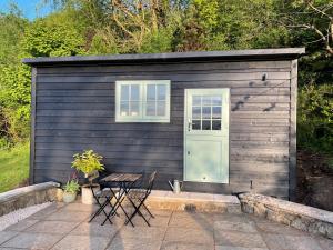 Gallery image of Secluded lodge with spectacular views and hot tub! in Bath
