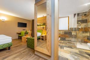 Postel nebo postele na pokoji v ubytování Hotel Vittoria - Ricarica l'anima