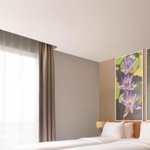 Postel nebo postele na pokoji v ubytování Swiss-Belinn Singkawang