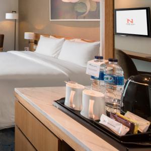 Postel nebo postele na pokoji v ubytování Swiss-Belinn Singkawang