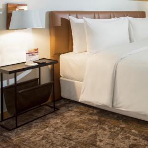 Postel nebo postele na pokoji v ubytování Swiss-Belinn Singkawang