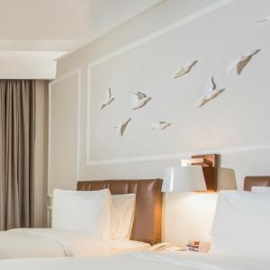 Postel nebo postele na pokoji v ubytování Swiss-Belinn Singkawang