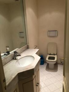 Koupelna v ubytování Croisette immo 2 bedrooms Gray d'Albion