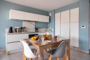 Kuchyňa alebo kuchynka v ubytovaní Appartement moderne pour 4 à deux pas de la plage