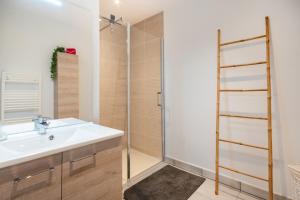 Kúpeľňa v ubytovaní Appartement moderne pour 4 à deux pas de la plage