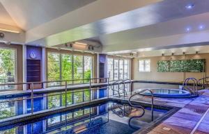 a large swimming pool with a hot tub at Ryder Cup Lodge Duchally - Free access to Leisure Club Swimming Pool Hot Tub Steam Room - Starlink Satellite Internet - Sky Glass Now DOG FRIENDLY for 2024 in Auchterarder