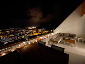 Fotografia z galérie ubytovania Refurbished Loft -Heated Pool -Ocean Views-Terrace v destinácii Adeje