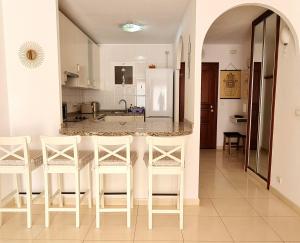 Fotografie z fotogalerie ubytování Cozy 2 Bedroom Apartment in Costa Adeje v destinaci Adeje