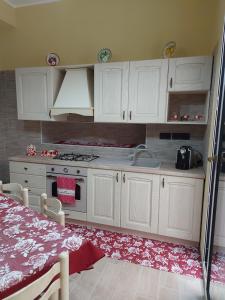 Kuchyňa alebo kuchynka v ubytovaní Casa da Flo'