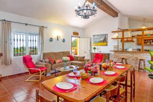 Posezení v ubytování Villa Tesorillo by Villa Plus