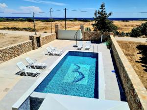 The swimming pool at or close to Traounou Serenity Villa