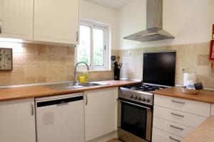 Køkken eller tekøkken på Villa Quintinha + 23 billeder