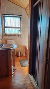 Koupelna v ubytování Surf Cabana, a charming 3 bedroom holiday home