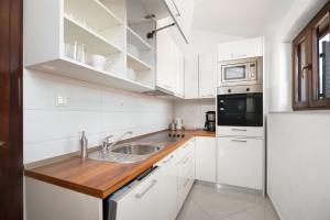 Kuchyňa alebo kuchynka v ubytovaní Luxury Apartments Perko