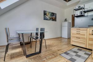 Kuchyňa alebo kuchynka v ubytovaní ZenLoft Apartman