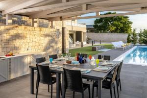 Basen w obiekcie Villa Campanella by Villa Plus lub w pobliżu