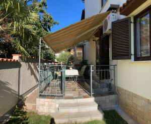 Balkón alebo terasa v ubytovaní Funtana Apartments Budinjaš