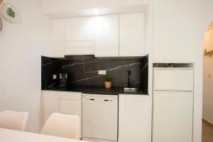 Kuchyňa alebo kuchynka v ubytovaní 1012 Apartamento cerca de la playa by homeselectspain