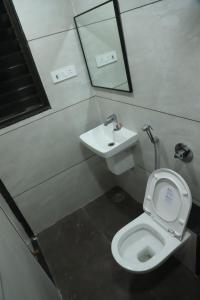 Koupelna v ubytování ID Square residency Parbhani