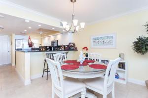 Η κουζίνα ή μικρή κουζίνα στο Shores Club 505