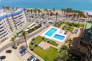 Bazén v ubytovaní Amazing views Beachfront Apartment with Swimming Pool alebo v jeho blízkosti