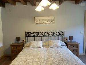 Posteľ alebo postele v izbe v ubytovaní CASA RURAL JUANGOXENEA