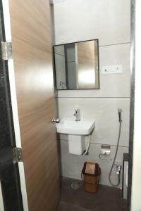 Koupelna v ubytování ID Square residency Parbhani