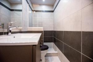 Kúpeľňa v ubytovaní Xenia Ionis luxury apartments