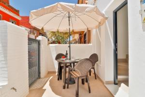 Patio alebo iná vonkajšia časť ubytovania C4 - El Palo Beach 2 Bedroom Apartment + 7 fotografií