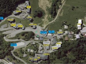eine Karte eines Parks mit Gebäuden und Straßen in der Unterkunft Studio Saint-Jean-d'Aulps, 1 pièce, 5 personnes - FR-1-573-62 in Saint-Jean-dʼAulps