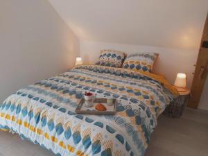 Llit o llits en una habitació de Gîte Saligny-sur-Roudon, 3 pièces, 5 personnes - FR-1-489-379