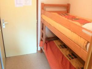 Postel nebo postele na pokoji v ubytování 2 pièces à louer à St Jean d'Aulps, 100m des pistes - FR-1-573-84