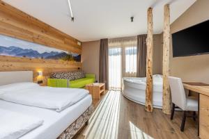 Postel nebo postele na pokoji v ubytování Hotel Vittoria - Ricarica l'anima