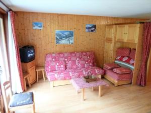 O zonă de relaxare la Studio central avec piscine et parking à Saint-Jean-d'Aulps - FR-1-573-88
